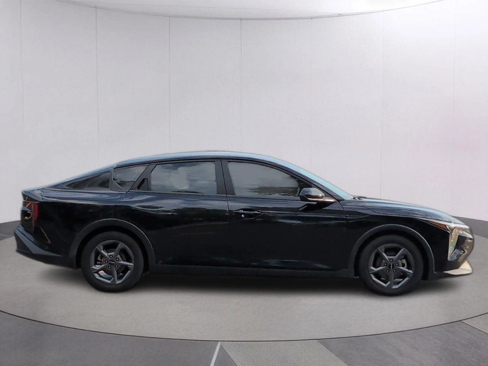 Used 2025 Aurora Black Pearl Kia LXS image 8