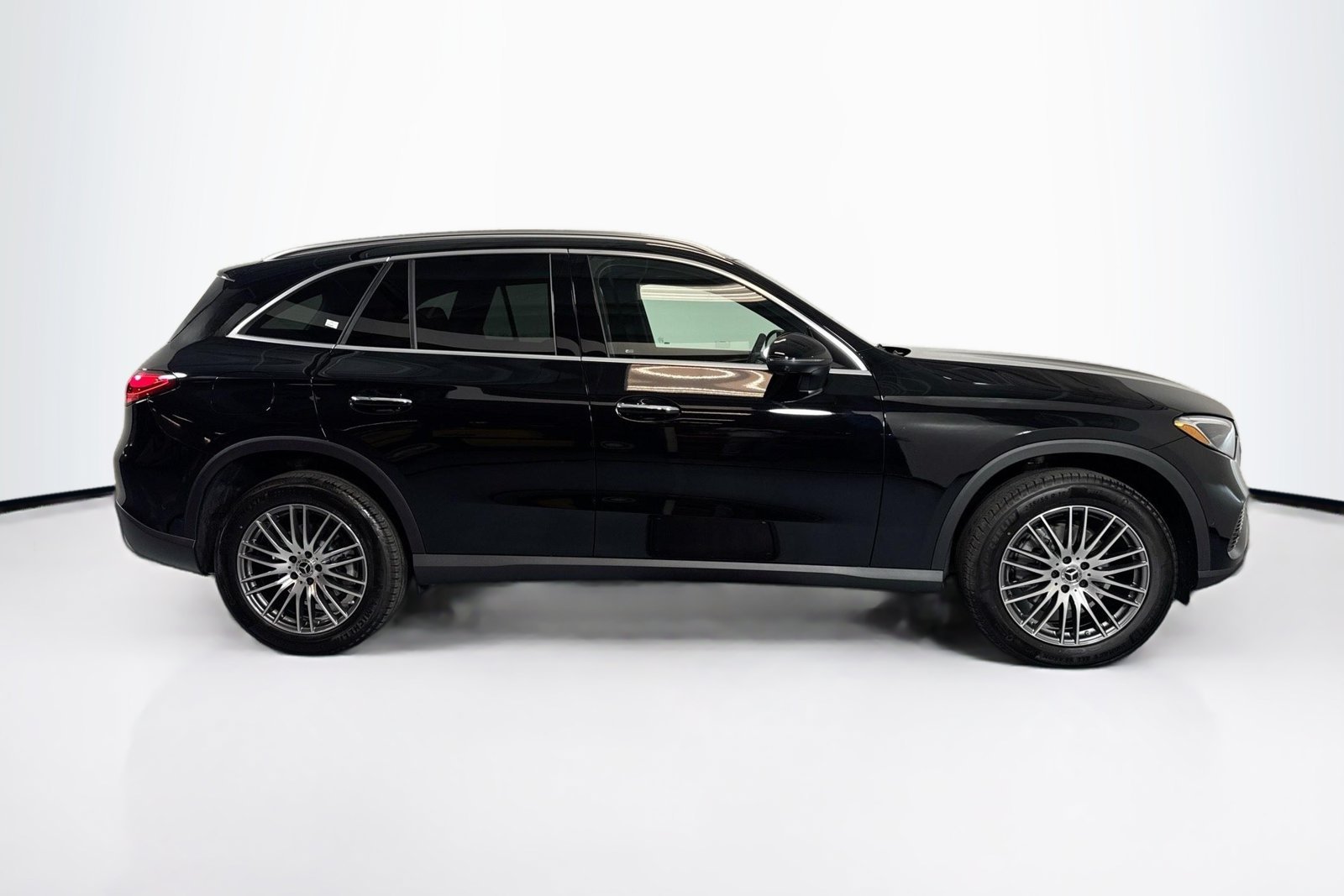 New 2026 Black Mercedes-Benz GLC 300 image 4