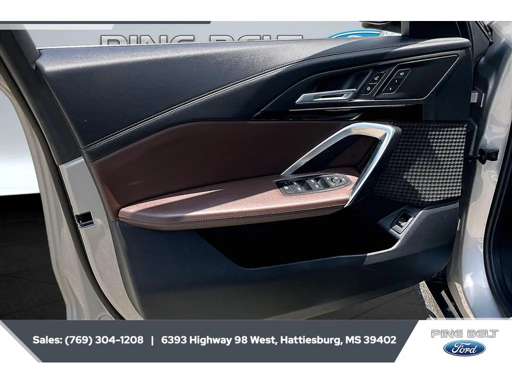 Used 2025 Space Silver Metallic BMW xDrive28i image 17