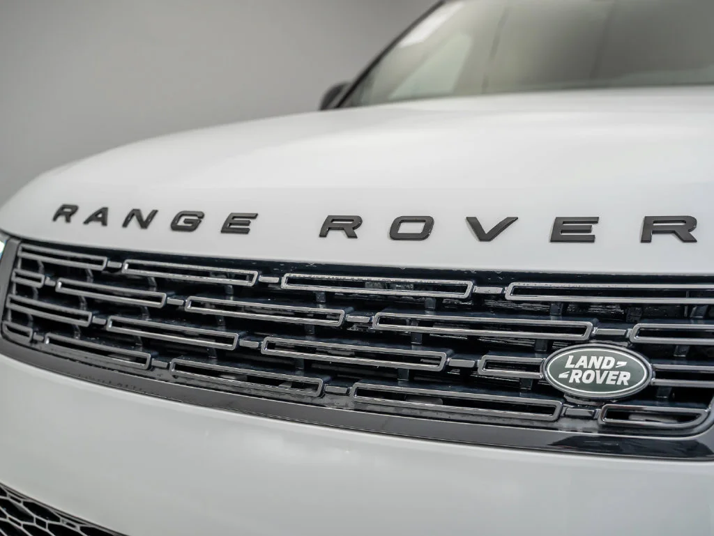 New 2026 Fuji White Land Rover Dynamic SE image 11