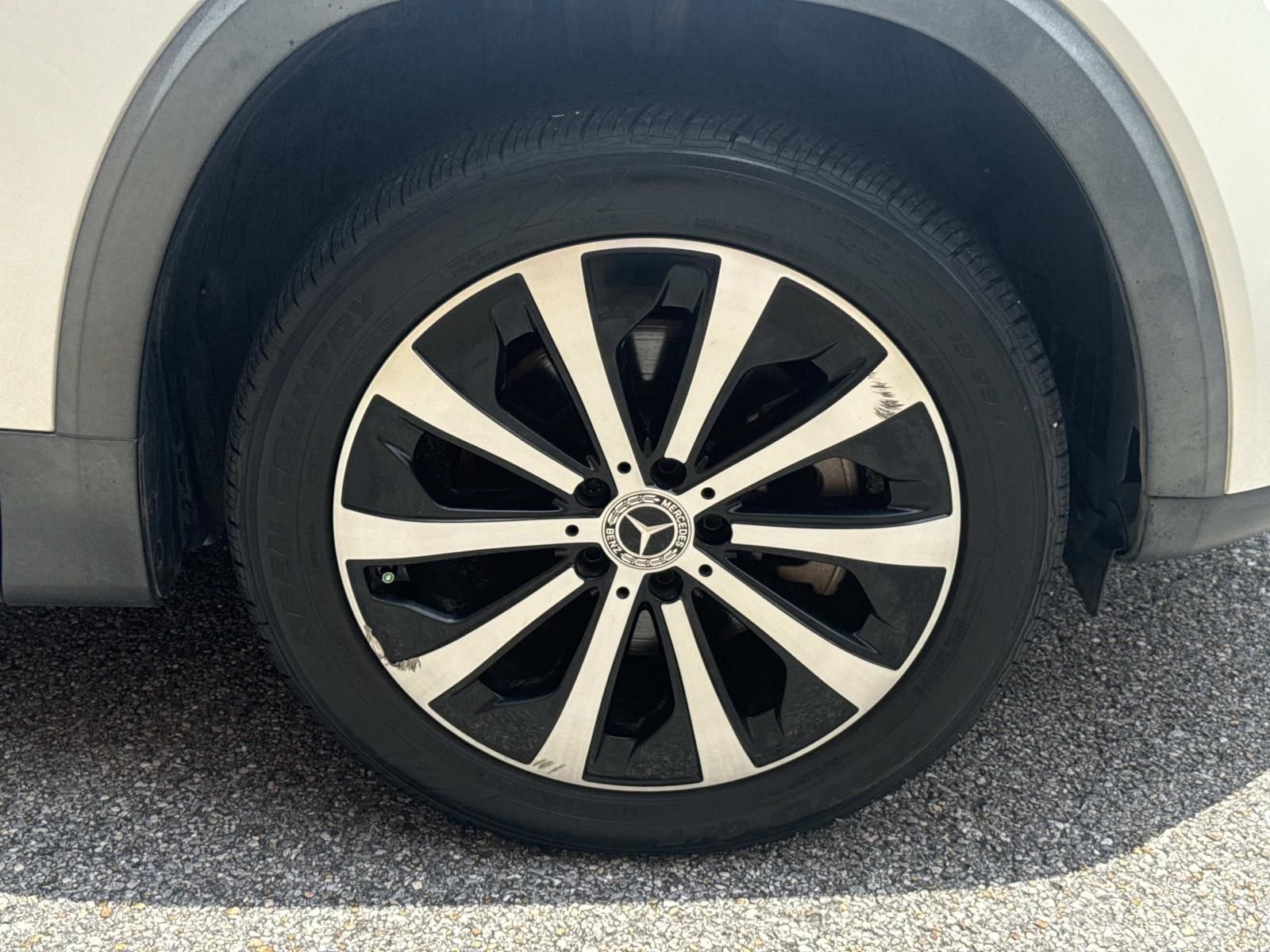 Used 2022  Mercedes-Benz GLB 250 image 4