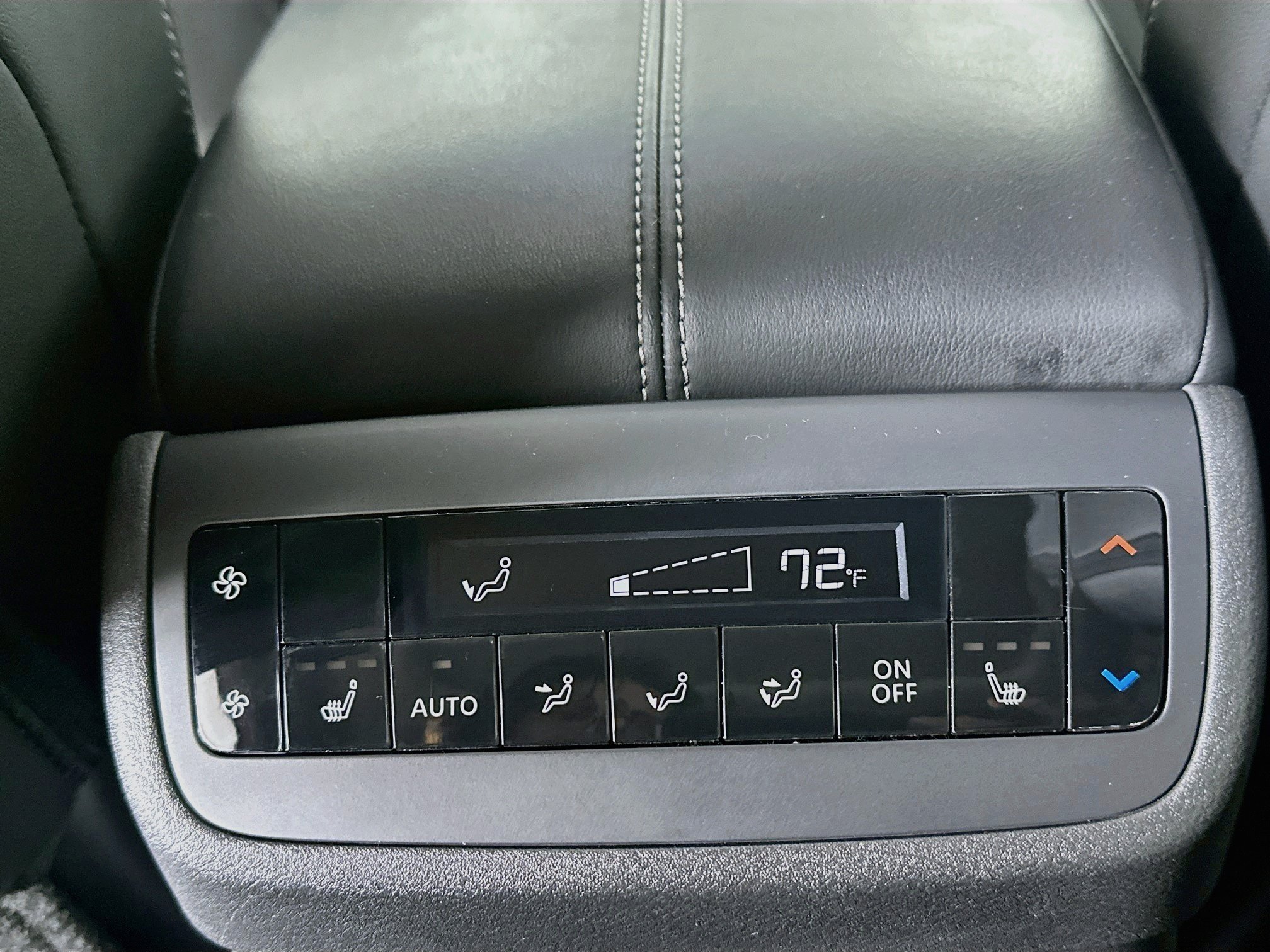 Used 2023 Pearl White Tricoat/Super Black Nissan SL image 27