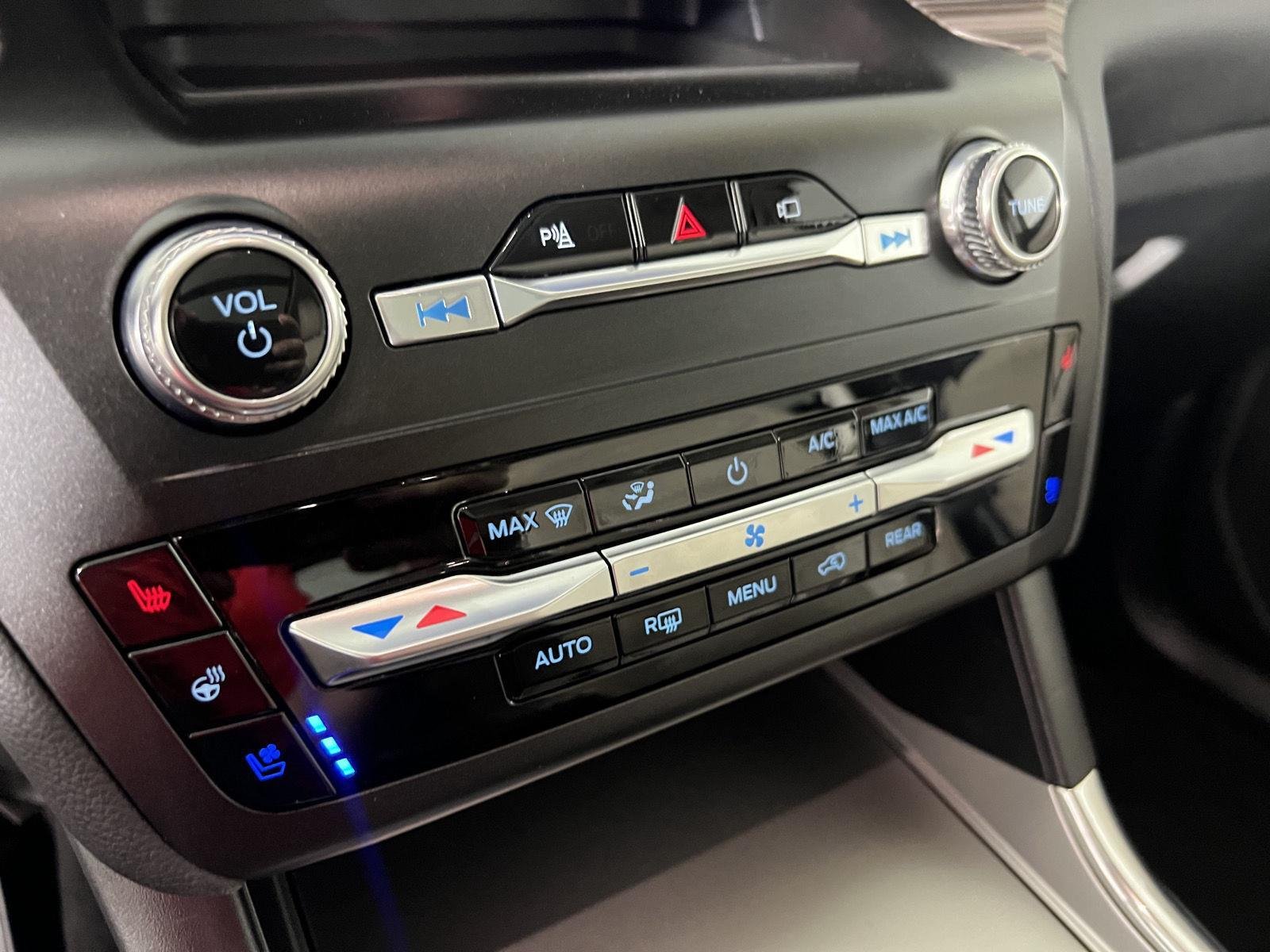 Used 2020 Star White Metallic Tri-Coat Ford Limited image 21