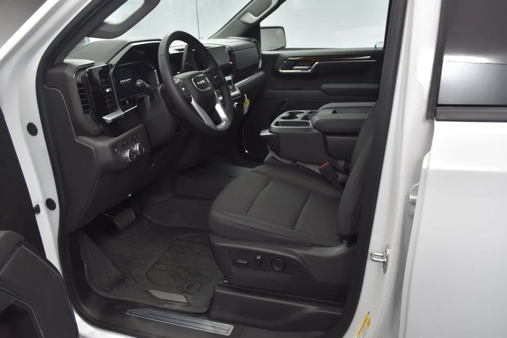 New 2026 Summit White GMC Elevation image 7