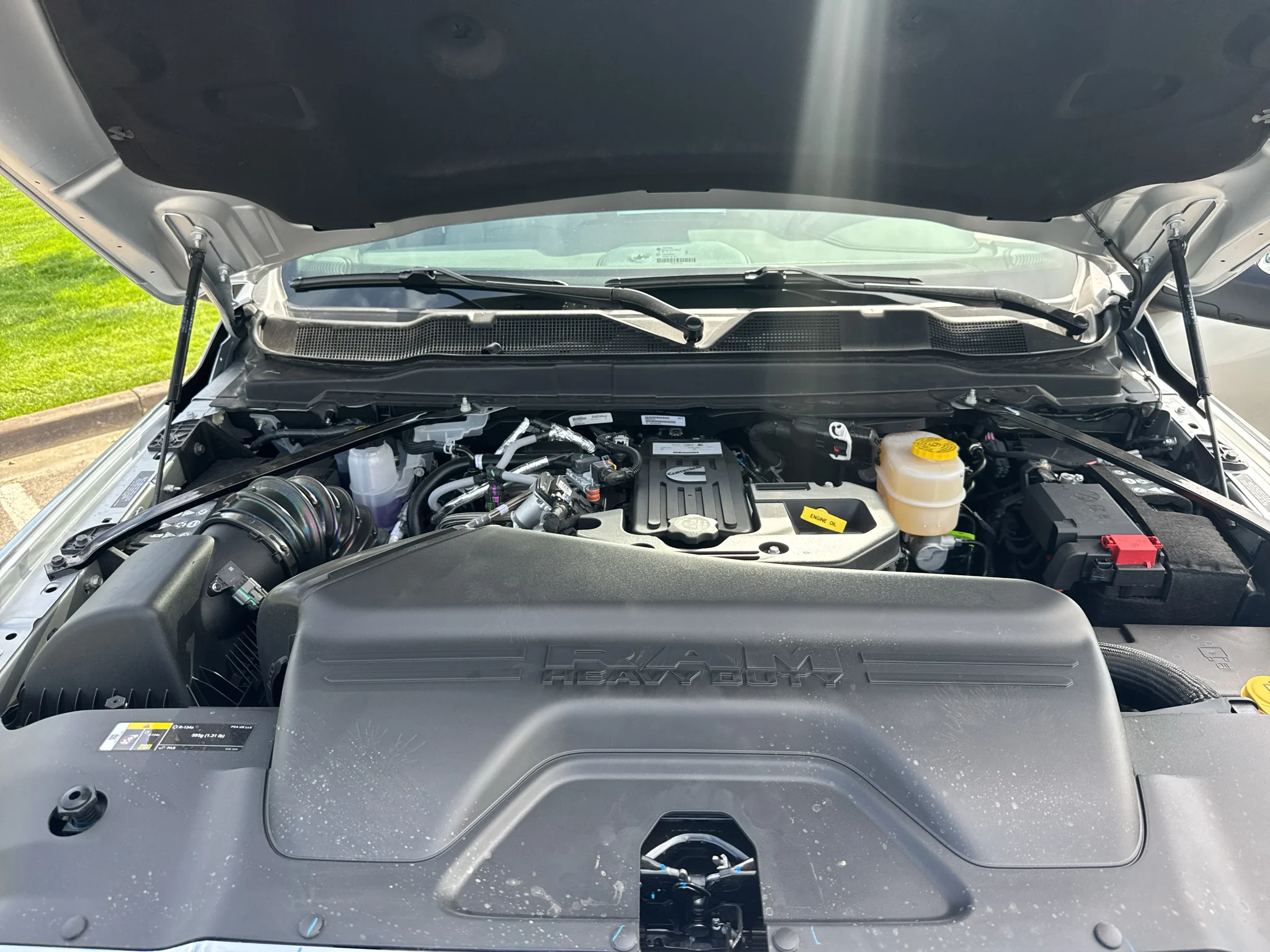 New 2027 Silver-Zynith Exterior Paint RAM Laramie image 27