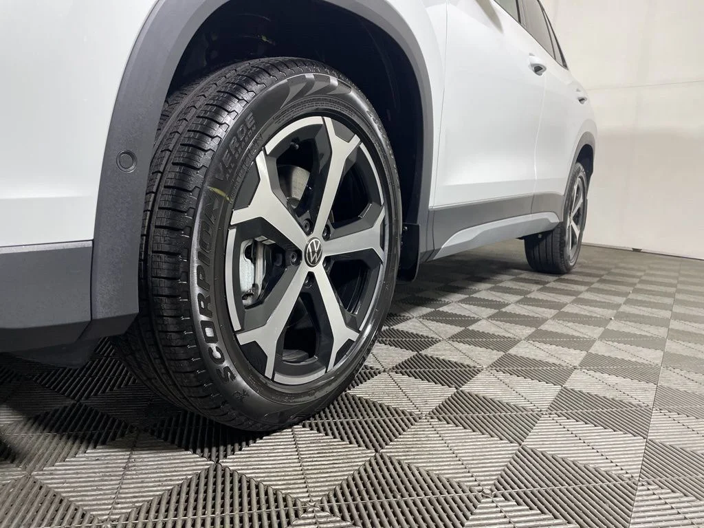New 2026 White/off-white Volkswagen 2.0T SE image 26