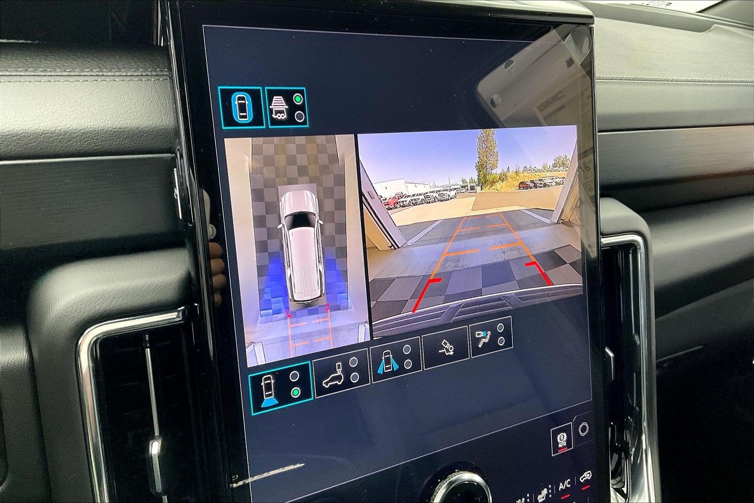 2026 GMC Yukon XL Denali - Photo 13