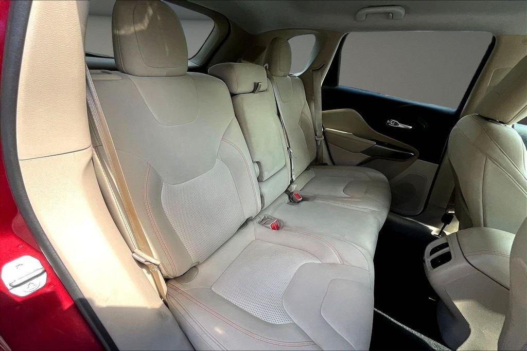 Used 2020 Red Jeep Latitude image 28
