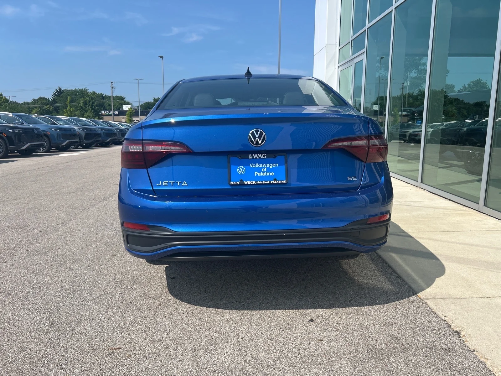 Used 2023 Blue Volkswagen SE AUTO image 4