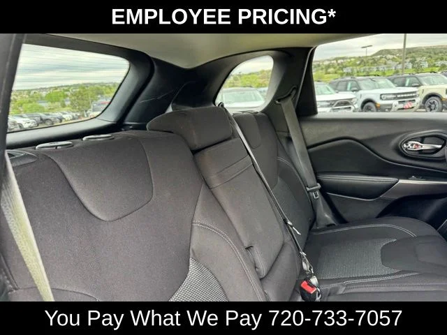 Used 2019 Silver Jeep Latitude image 23