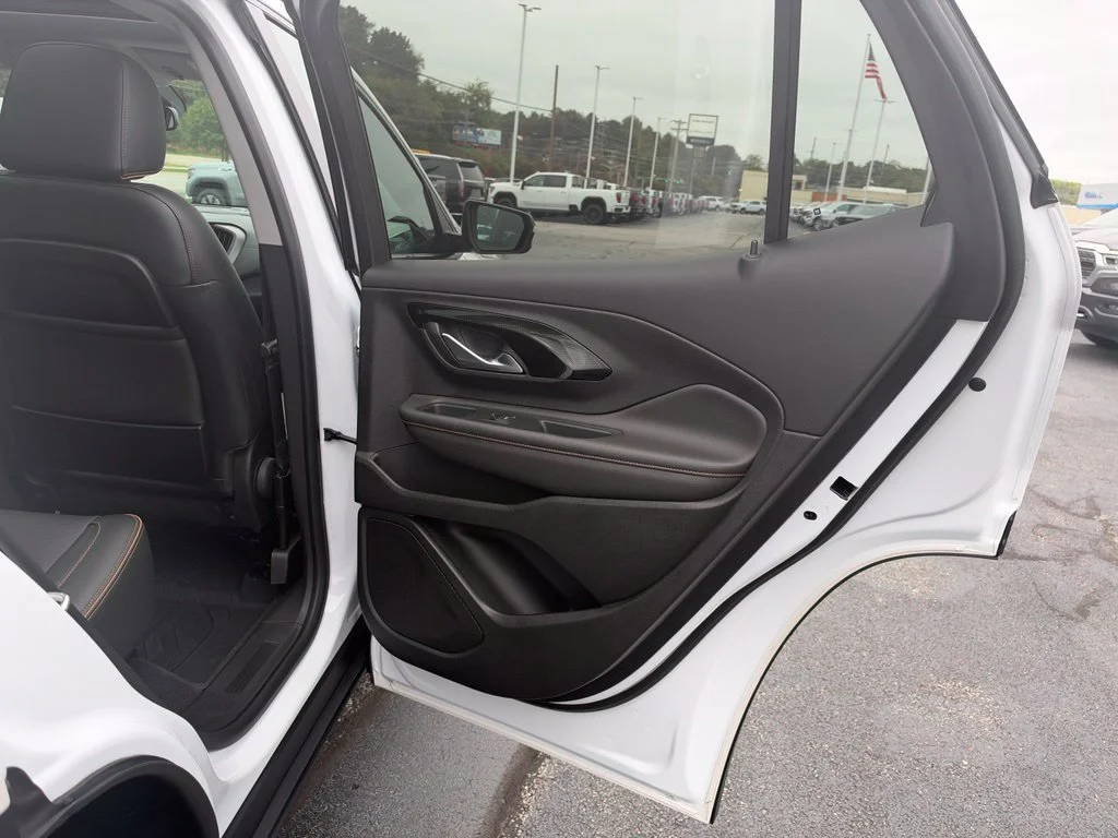 Used 2022 WHITE FROST TRICOAT GMC AT4 image 19