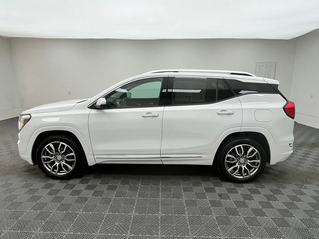 Used 2024 White GMC Denali image 14
