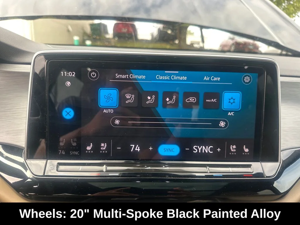 Used 2024 Deep Black Volkswagen 2.0T SE w/Technology image 18