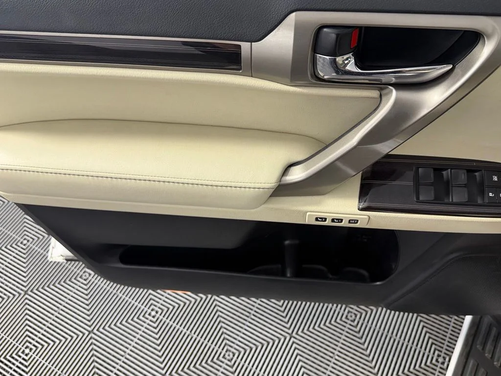 Used 2021  Lexus 460 image 23