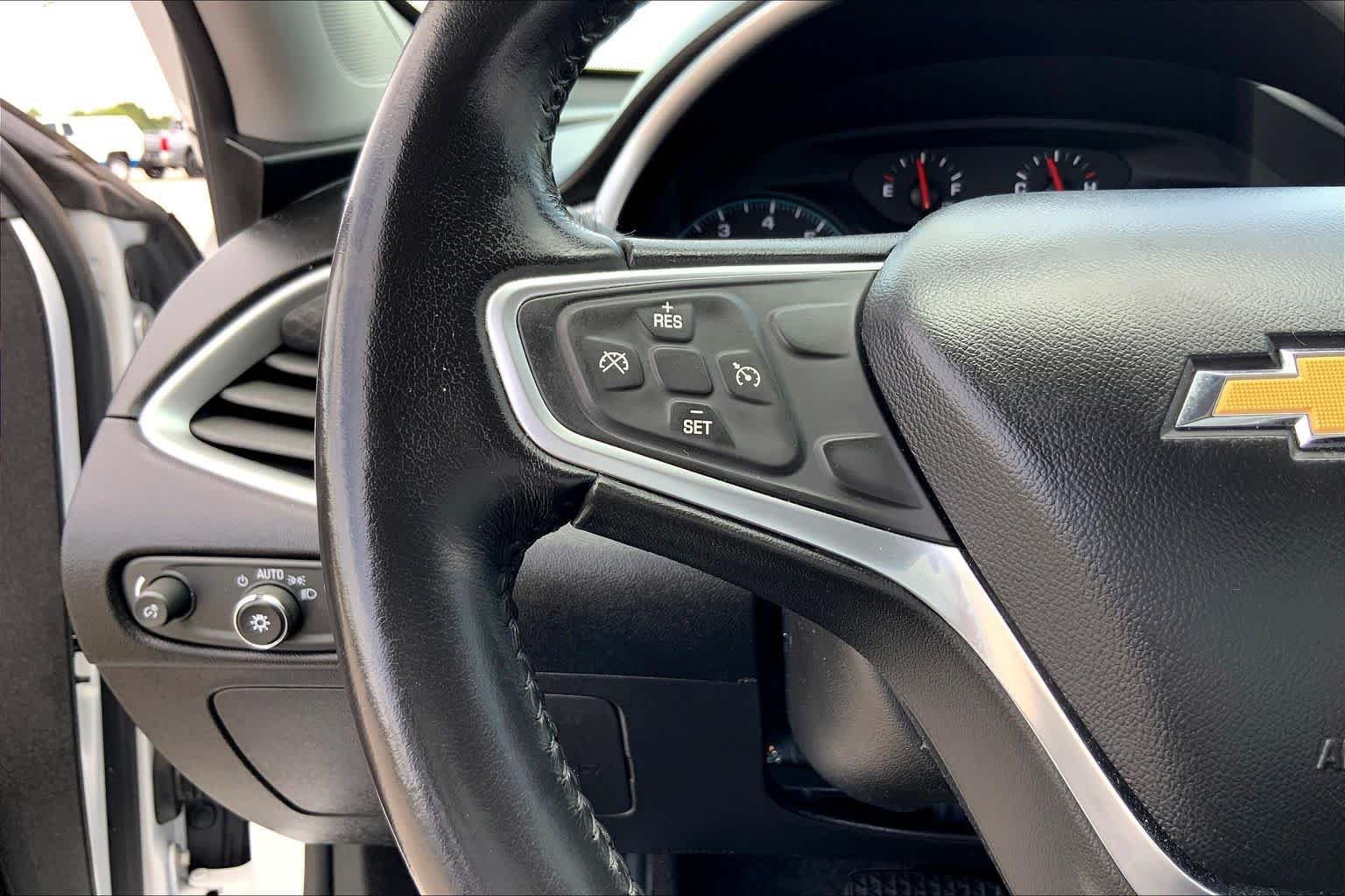 Used 2022 Summit White Chevrolet RS image 23