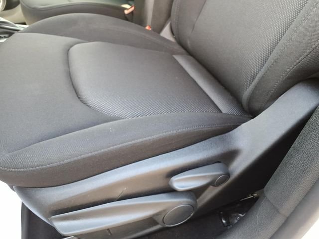 Used 2023 White Jeep Latitude image 17