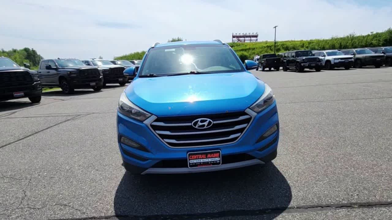 Used 2017 Caribbean Blue Hyundai Eco image 4