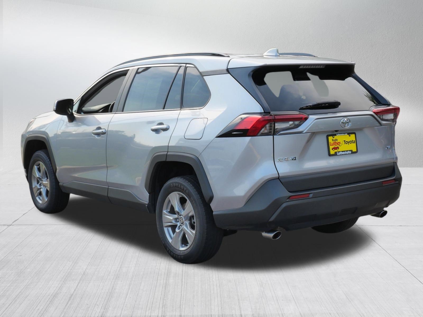 2024 Toyota RAV4 XLE - Photo 5