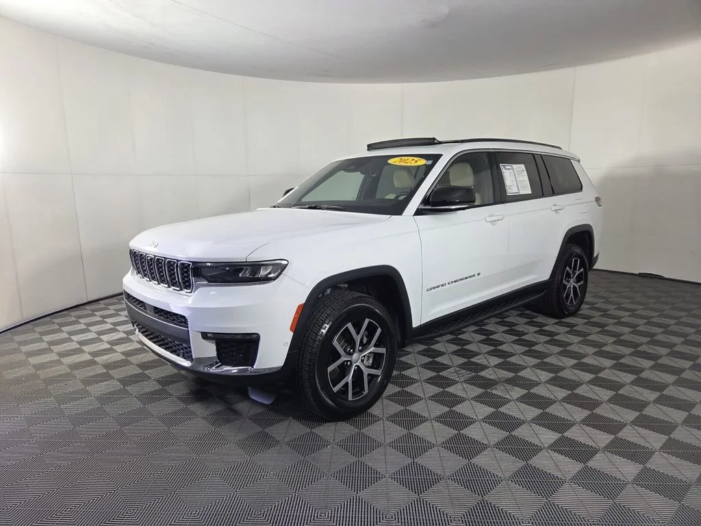 Certified Used 2025 Bright White Clearcoat Jeep Limited image 4