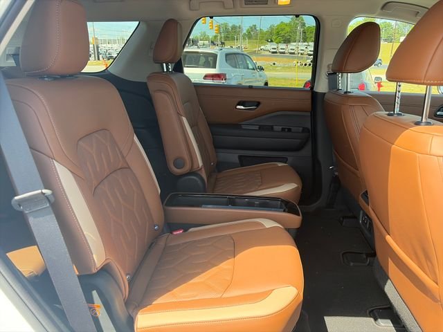 New 2026 Everest White Pearl TriCoat / Super Black Two-tone Nissan Platinum image 14