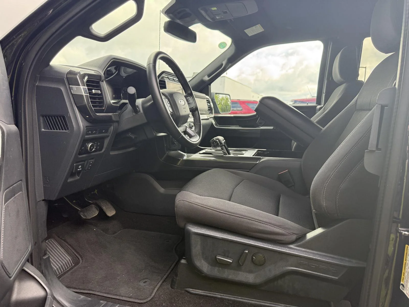 Used 2023 Agate Black Ford XLT image 4