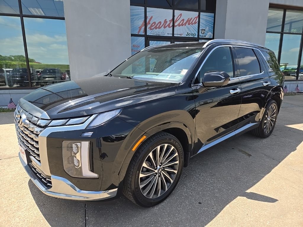Used 2023 Hyundai Palisade Calligraphy with VIN KM8R7DGE5PU608428 for sale in Kansas City