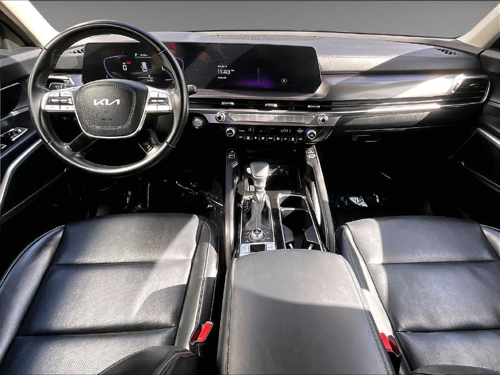 Used 2025 Black Kia S image 17