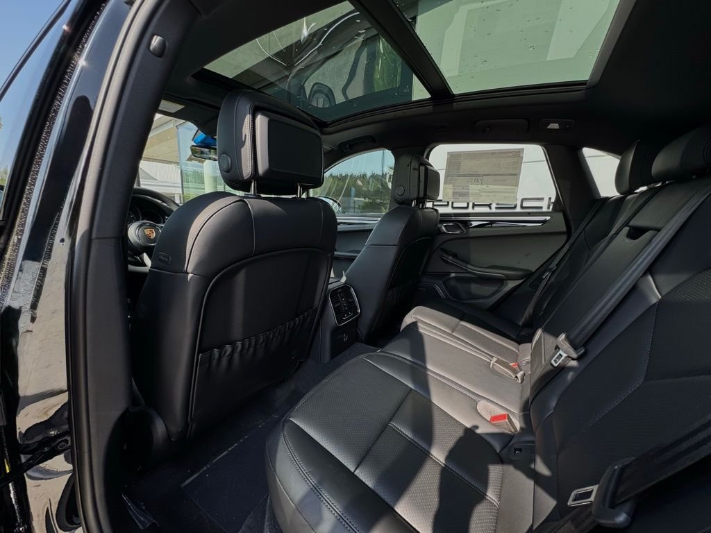 2025 Porsche Macan - Photo 32
