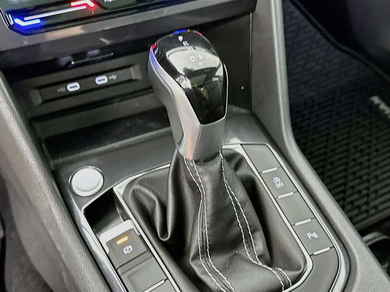 Used 2024 Silver Volkswagen  image 28