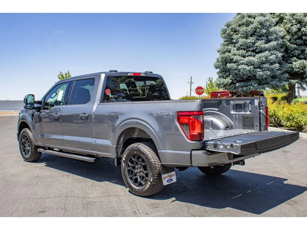 New 2026 CARBONIZED GRAY METALLIC Ford XLT image 9
