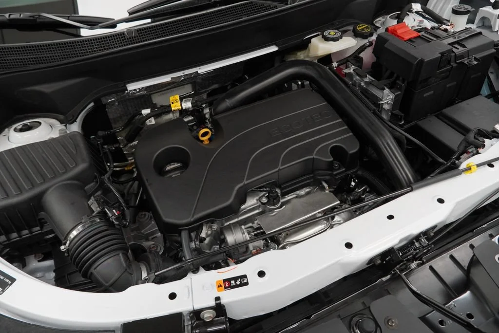 New 2027 Summit White Chevrolet LT image 39