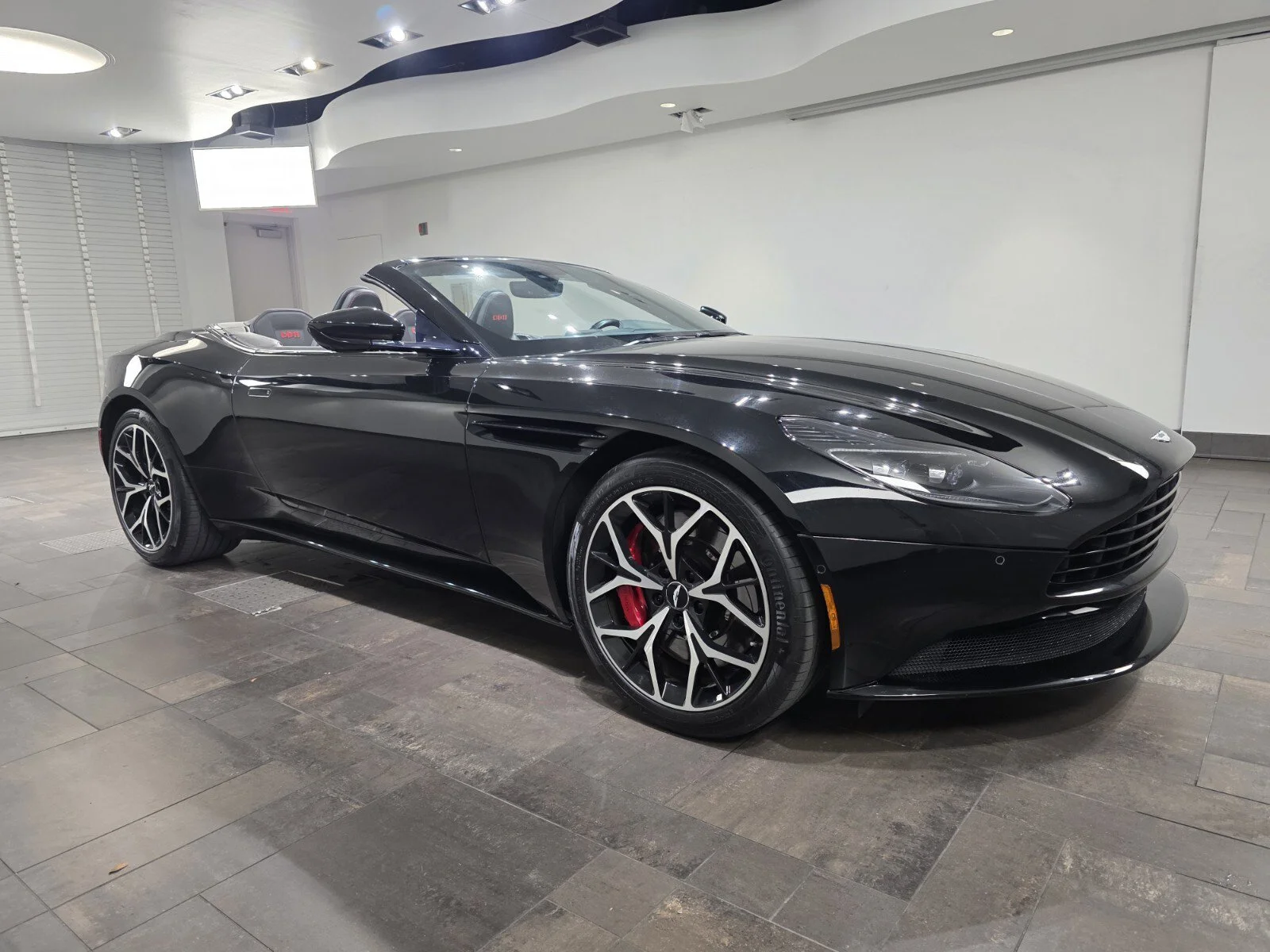 2019 Aston Martin DB11 V8 Volante's photo