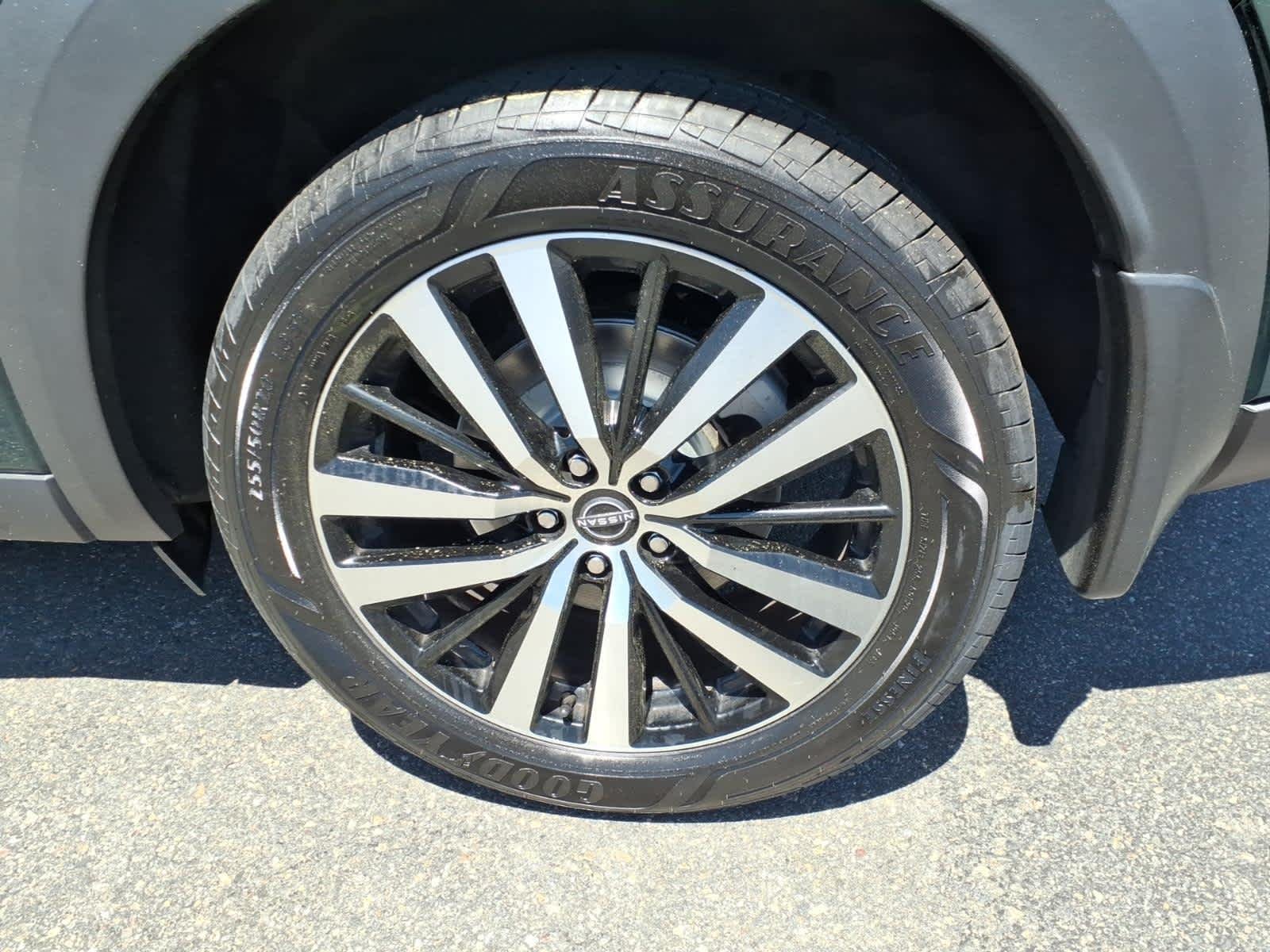 Certified Used 2024 Obsidian Green Pearl Nissan Platinum image 9