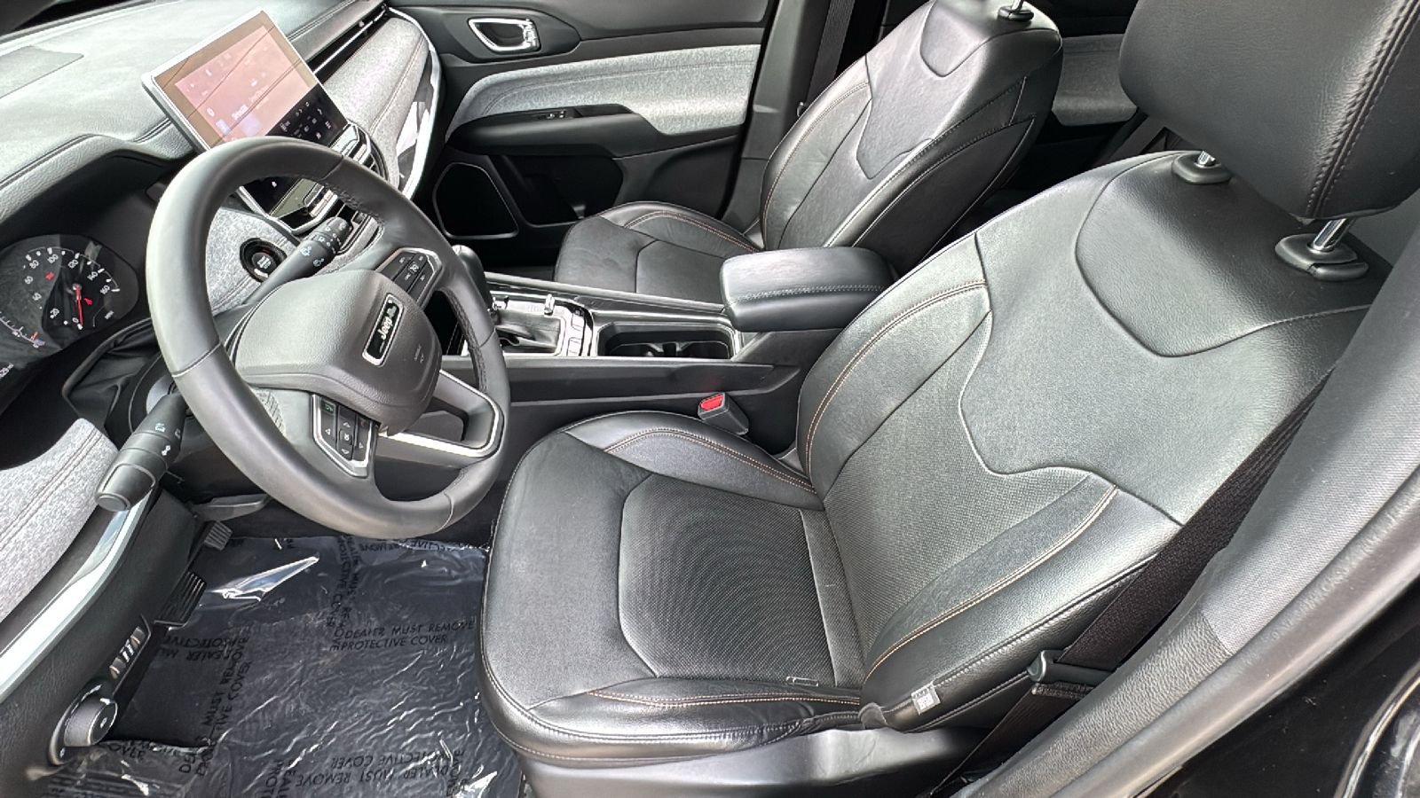 Used 2023 Black Jeep Latitude Lux image 19