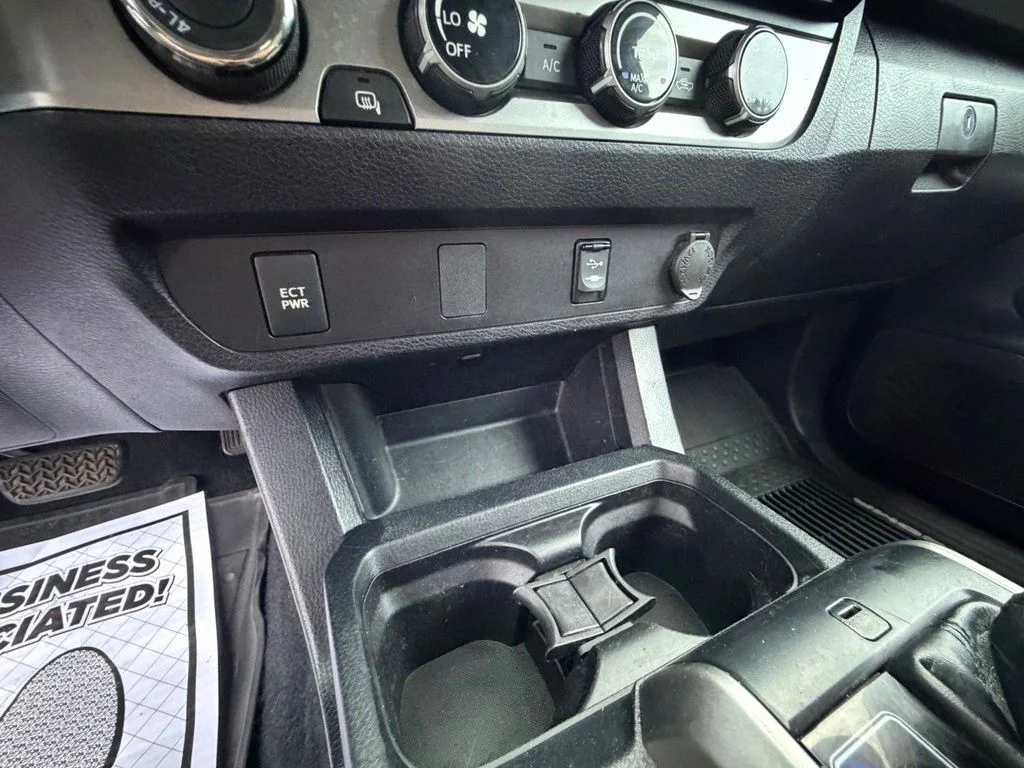 Used 2018 White Toyota SR5 image 24