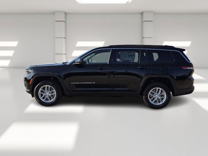 New 2026 Diamond Black Crystal Pearl-Coat Exterior Paint Jeep LAREDO 4X4 image 2