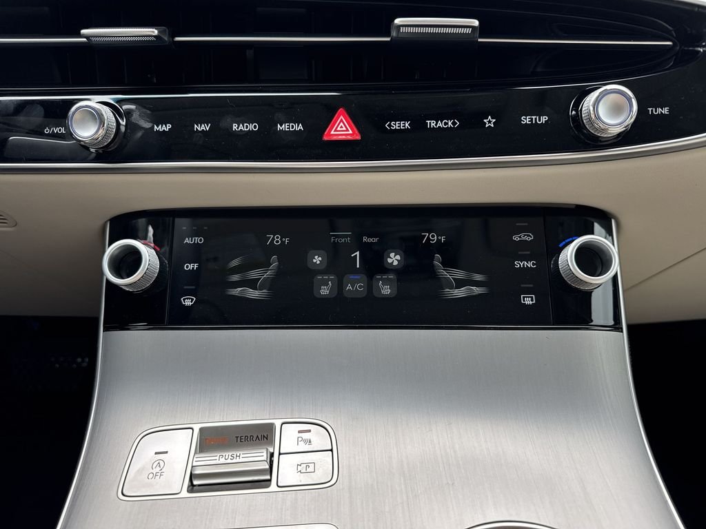 New 2026 Black Genesis 2.5T SELECT image 17