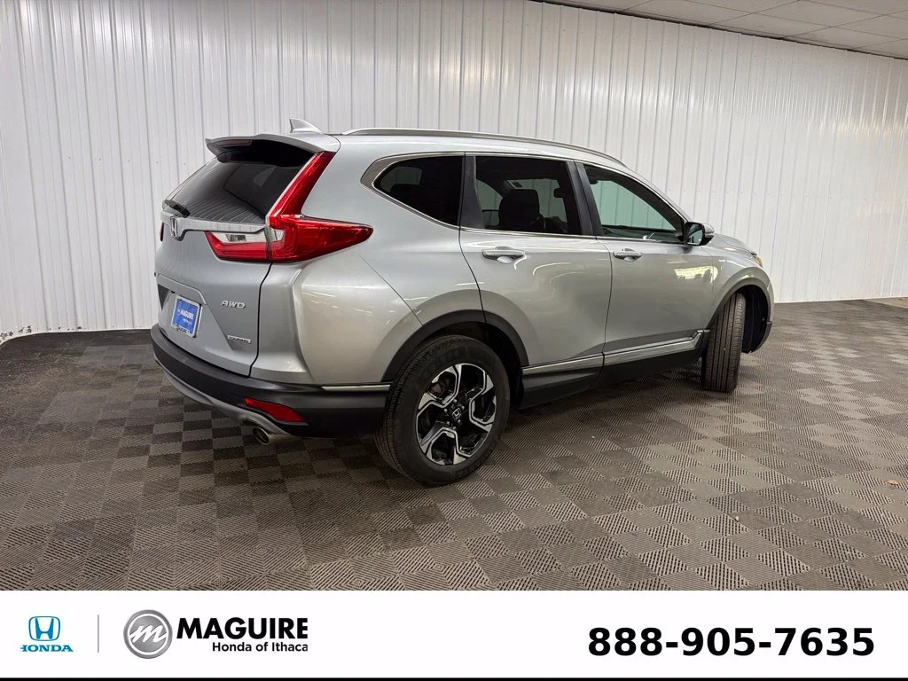 Used 2019 Lunar Silver Metallic Honda Touring image 9