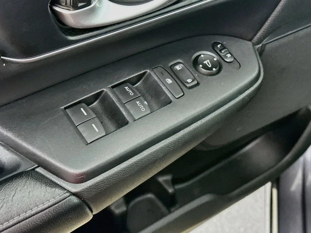 Used 2019 Modern Steel Metallic Honda Touring image 18