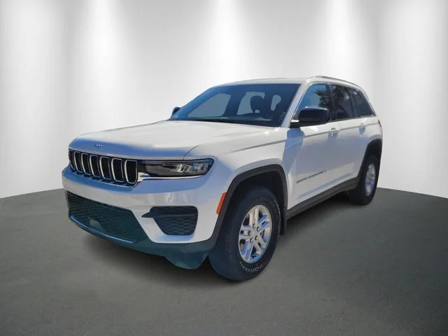 New 2025 Bright White Clear-Coat Exterior Paint Jeep Laredo image 2