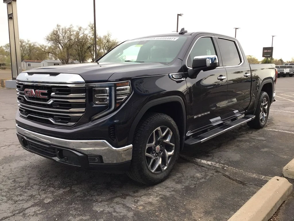 Used 2022 Titanium Rush Metallic GMC SLT image 3