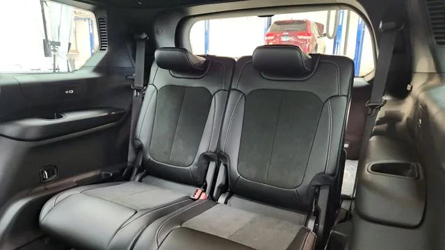 New 2025 Velvet Red Pearl-Coat Exterior Paint Jeep Altitude X image 20