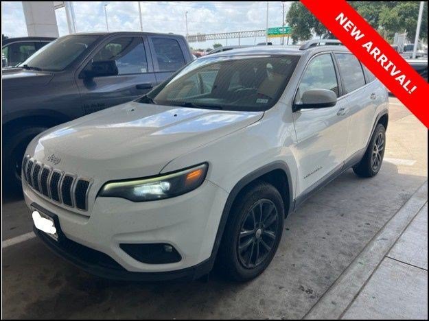 Used 2019 Bright White Clearcoat Jeep Latitude Plus image 4