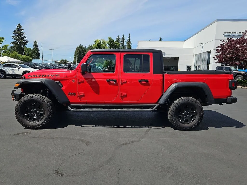 Used 2022 Firecracker Red Clearcoat Jeep Mojave image 3