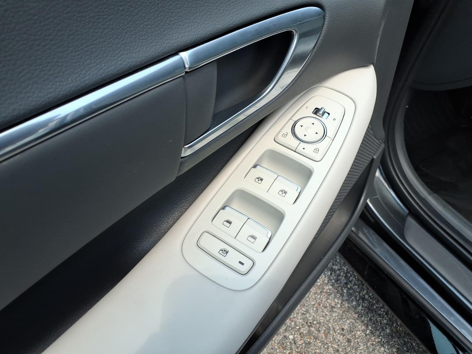Used 2023 Portofino Gray Hyundai SEL image 23