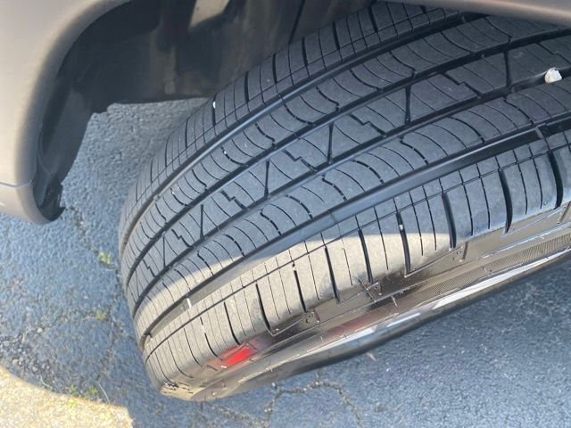 Used 2022 Granite Crystal Clearcoat Metallic Jeep Latitude image 38