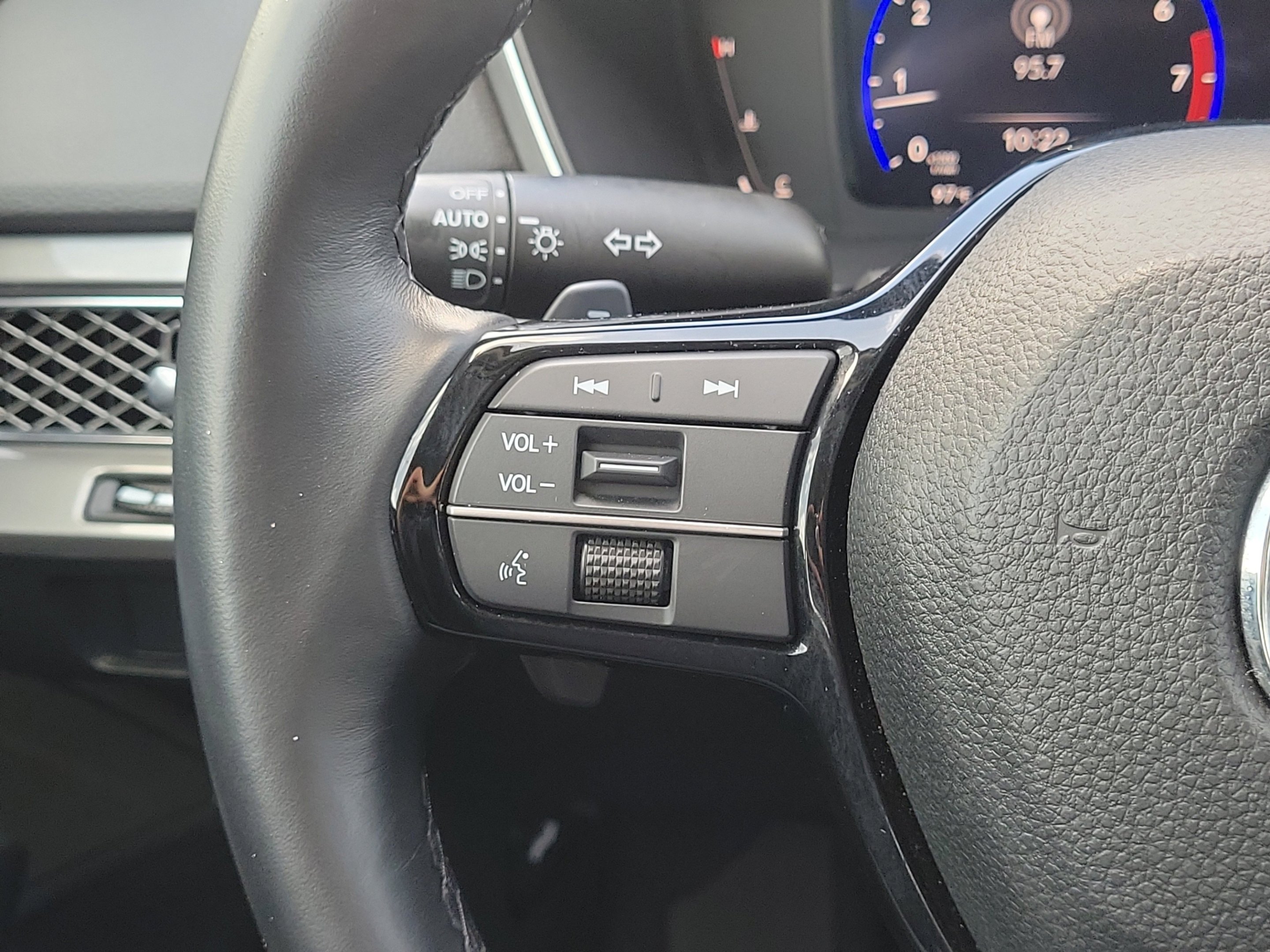 Used 2024 White Acura  image 29