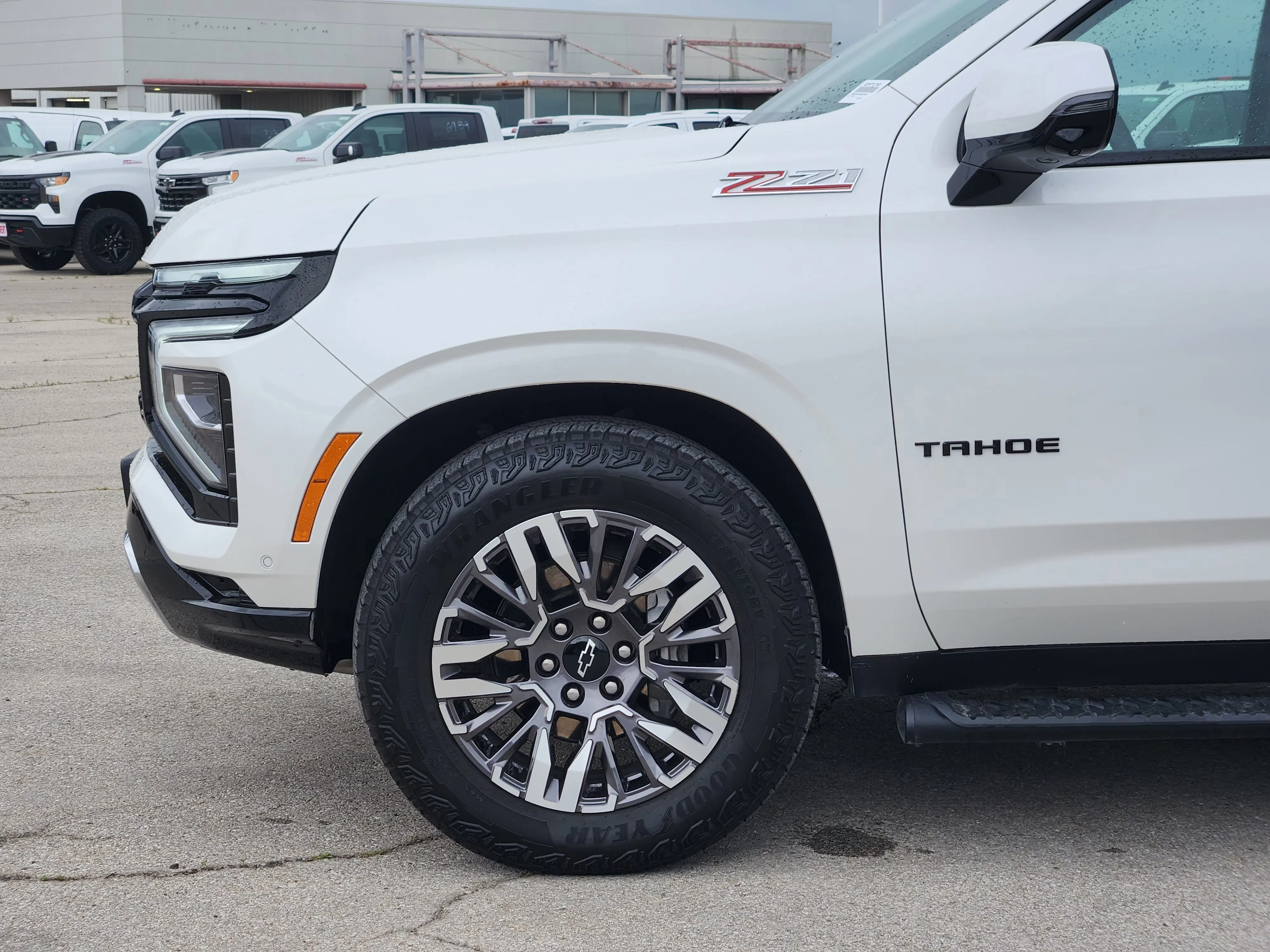 Used 2025 Iridescent Pearl Tricoat Chevrolet Z71 image 9