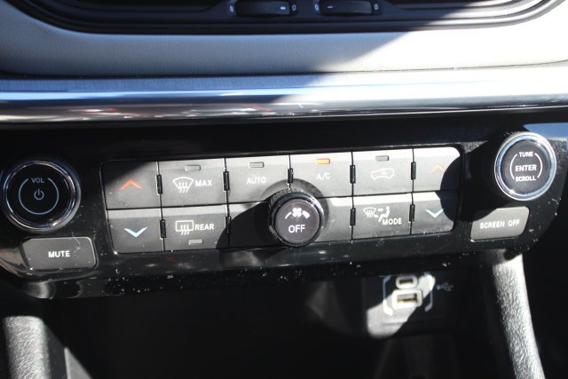 Used 2023 Silver Jeep Limited image 8