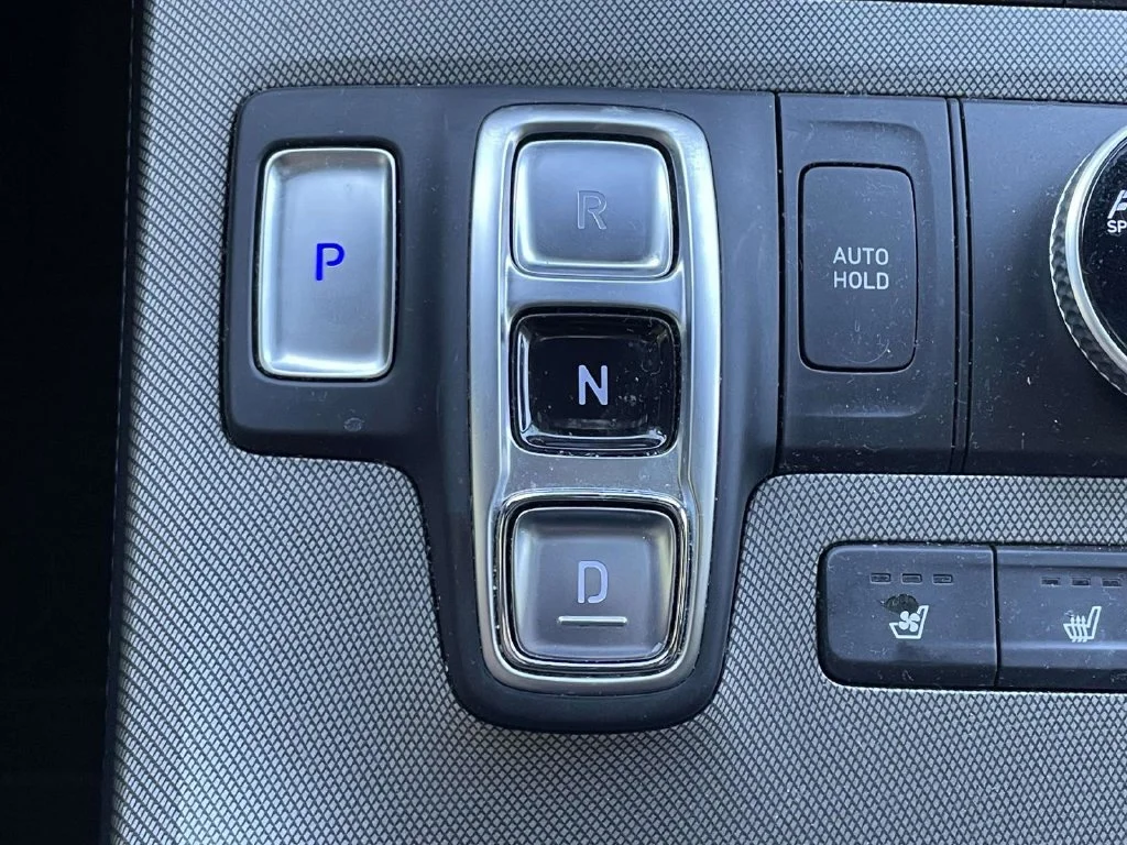 Used 2021 White Hyundai Calligraphy image 36